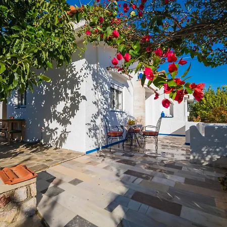 Aelia Filoxenia Apartment *